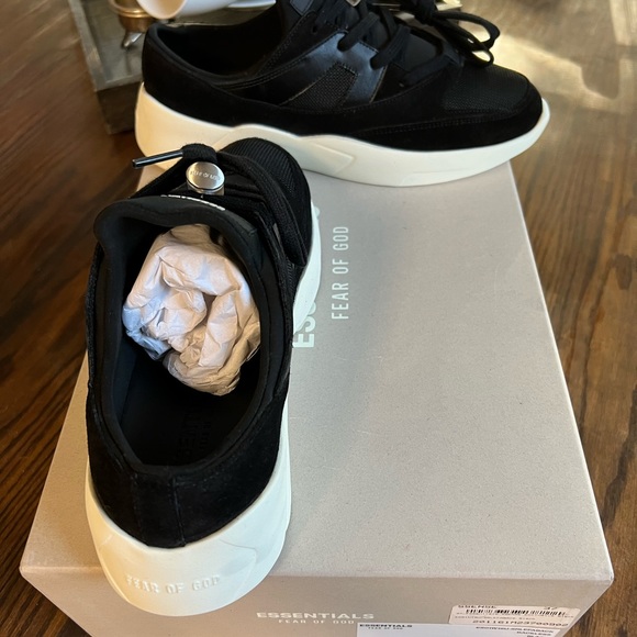 NIB Essentials Fear of God Sneaker - Picture 4 of 11